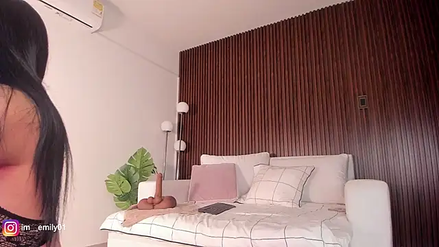 Snapshot of molly_cams8 chatting on April 18, 12:14 am molly cams8 online show from April 18, 12:14 am