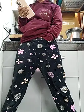 Snapshot of Manpreet_kaur21 chatting on January 10, 8:29 am Manpreet kaur21 online show from January 10, 8:29 am