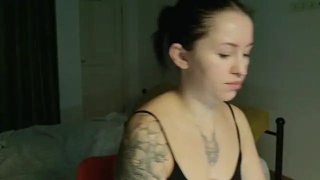 Snapshot of VioletCatt chatting on October 27, 6:50 am VioletCatt online show from October 27, 6:50 am