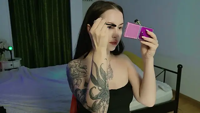 Snapshot of VioletCatt chatting on June 3, 5:54 am VioletCatt online show from June 3, 5:54 am