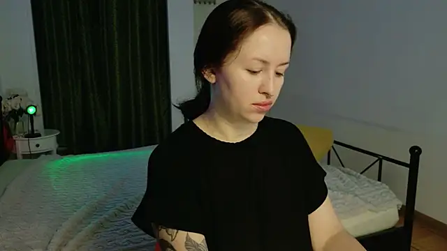 Snapshot of VioletCatt chatting on June 9, 5:41 am VioletCatt online show from June 9, 5:41 am
