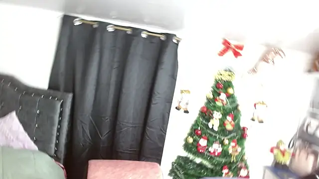 Snapshot of AnnaRosse1 chatting on December 30, 12:32 am AnnaRosse1 online show from December 30, 12:32 am