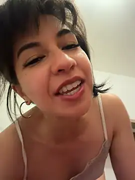 BitchyBratxxx online show from March 13, 9:32 pm