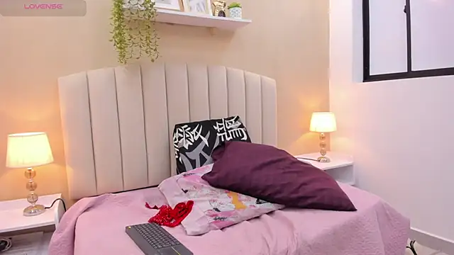 Mia thompson 19 online show from December 15, 7:29 pm