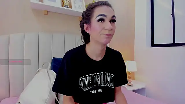 Snapshot of Mia_thompson_19 chatting on July 1, 7:46 pm Mia thompson 19 online show from July 1, 7:46 pm