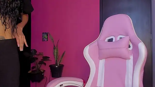 Snapshot of Juanadearco5 chatting on December 1, 9:26 pm Juanadearco5 online show from December 1, 9:26 pm