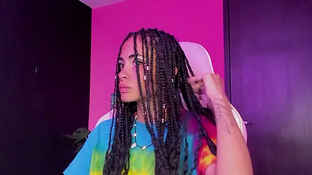 Snapshot of Juanadearco5 chatting on December 3, 7:00 pm Juanadearco5 online show from December 3, 7:00 pm