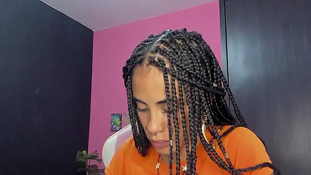 Snapshot of Juanadearco5 chatting on December 5, 2:20 am Juanadearco5 online show from December 5, 2:20 am