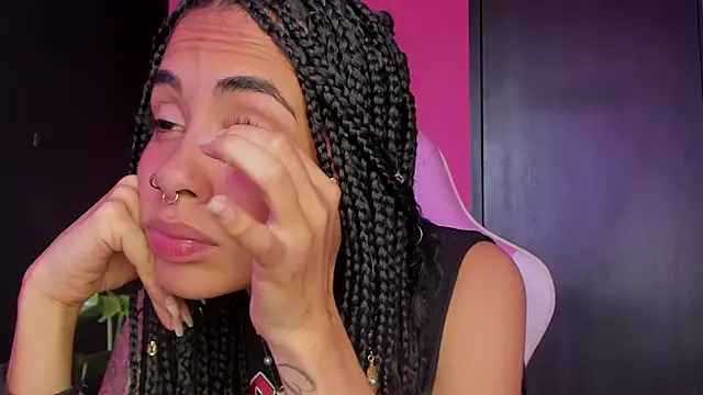 Snapshot of Juanadearco5 chatting on December 6, 5:11 pm Juanadearco5 online show from December 6, 5:11 pm