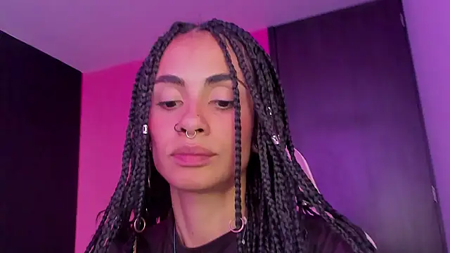 Snapshot of Juanadearco5 chatting on December 9, 6:35 pm Juanadearco5 online show from December 9, 6:35 pm