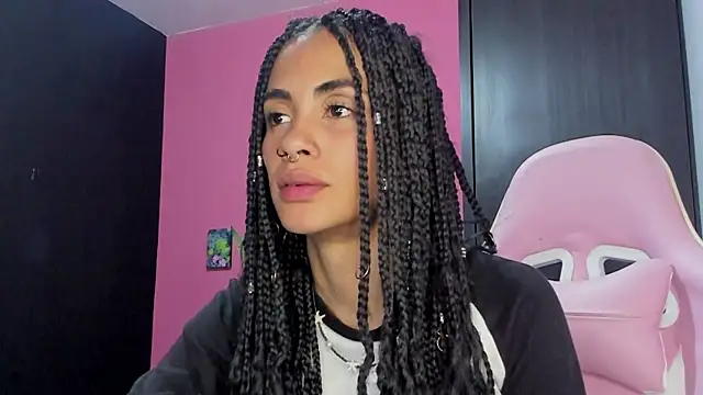 Snapshot of Juanadearco5 chatting on December 11, 12:12 am Juanadearco5 online show from December 11, 12:12 am