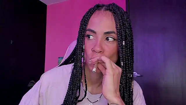 Snapshot of Juanadearco5 chatting on December 11, 7:14 pm Juanadearco5 online show from December 11, 7:14 pm