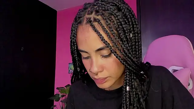 Snapshot of Juanadearco5 chatting on December 15, 10:04 pm Juanadearco5 online show from December 15, 10:04 pm