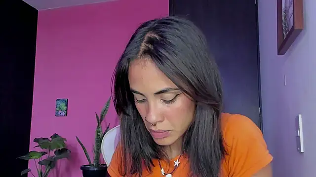 Snapshot of Juanadearco5 chatting on December 18, 9:08 pm Juanadearco5 online show from December 18, 9:08 pm