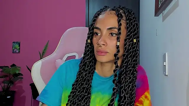 Snapshot of Juanadearco5 chatting on December 20, 1:25 am Juanadearco5 online show from December 20, 1:25 am