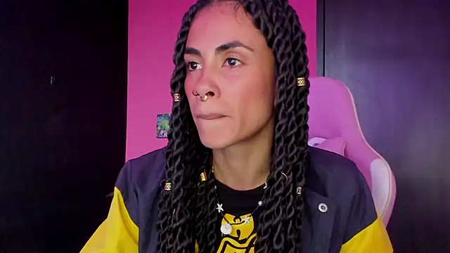 Snapshot of Juanadearco5 chatting on December 23, 9:51 pm Juanadearco5 online show from December 23, 9:51 pm