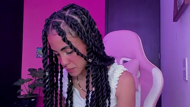 Snapshot of Juanadearco5 chatting on December 27, 6:31 pm Juanadearco5 online show from December 27, 6:31 pm