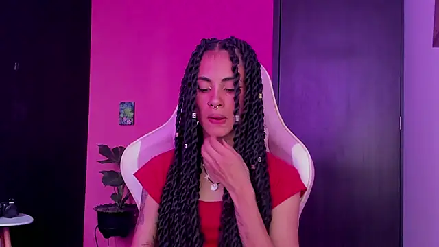 Snapshot of Juanadearco5 chatting on December 28, 5:46 pm Juanadearco5 online show from December 28, 5:46 pm