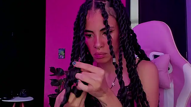 Snapshot of Juanadearco5 chatting on December 29, 5:54 pm Juanadearco5 online show from December 29, 5:54 pm