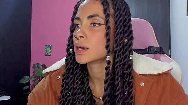 Snapshot of Juanadearco5 chatting on December 31, 1:15 am Juanadearco5 online show from December 31, 1:15 am