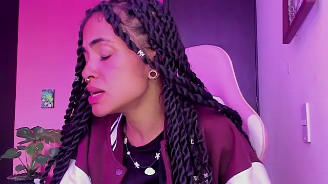 Snapshot of Juanadearco5 chatting on January 6, 4:13 pm Juanadearco5 online show from January 6, 4:13 pm