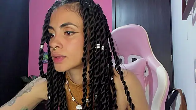 Snapshot of Juanadearco5 chatting on January 8, 12:17 am Juanadearco5 online show from January 8, 12:17 am