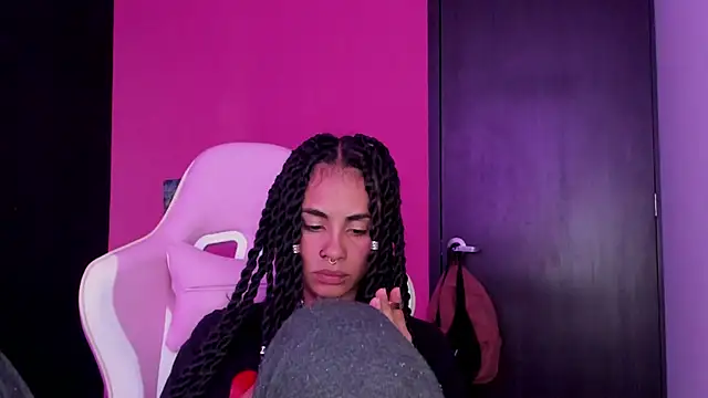 Snapshot of Juanadearco5 chatting on January 8, 9:34 pm Juanadearco5 online show from January 8, 9:34 pm