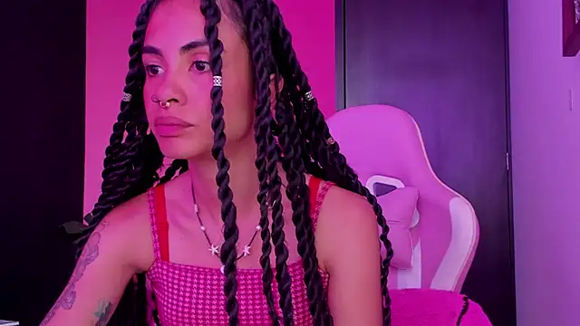 Snapshot of Juanadearco5 chatting on January 9, 4:39 pm Juanadearco5 online show from January 9, 4:39 pm