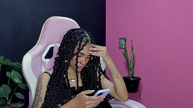 Snapshot of Juanadearco5 chatting on January 16, 1:16 am Juanadearco5 online show from January 16, 1:16 am