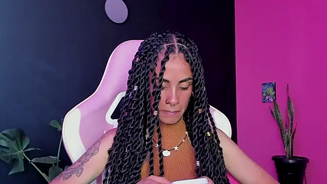 Snapshot of Juanadearco5 chatting on January 16, 8:36 pm Juanadearco5 online show from January 16, 8:36 pm