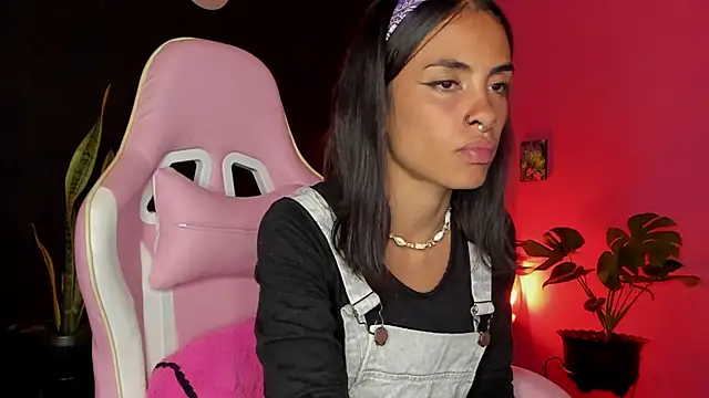 Snapshot of Juanadearco5 chatting on February 4, 12:08 am Juanadearco5 online show from February 4, 12:08 am