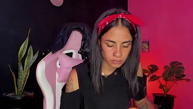 Snapshot of Juanadearco5 chatting on February 4, 9:10 pm Juanadearco5 online show from February 4, 9:10 pm