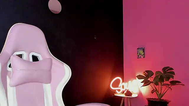 Snapshot of Juanadearco5 chatting on February 5, 10:22 pm Juanadearco5 online show from February 5, 10:22 pm