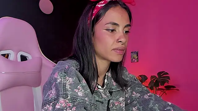 Snapshot of Juanadearco5 chatting on February 6, 9:28 pm Juanadearco5 online show from February 6, 9:28 pm