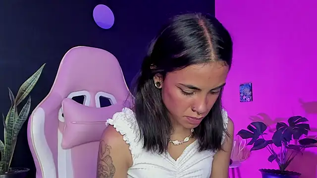 Snapshot of Juanadearco5 chatting on February 10, 12:29 pm Juanadearco5 online show from February 10, 12:29 pm