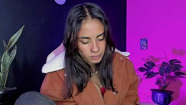 Snapshot of Juanadearco5 chatting on February 11, 3:29 pm Juanadearco5 online show from February 11, 3:29 pm