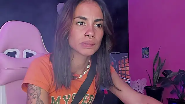 Snapshot of Juanadearco5 chatting on February 14, 4:52 pm Juanadearco5 online show from February 14, 4:52 pm