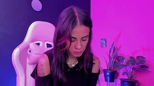 Snapshot of Juanadearco5 chatting on February 18, 1:00 pm Juanadearco5 online show from February 18, 1:00 pm