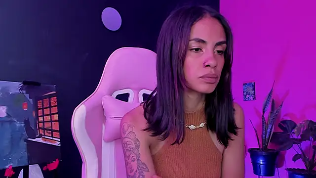 Snapshot of Juanadearco5 chatting on February 19, 1:28 pm Juanadearco5 online show from February 19, 1:28 pm