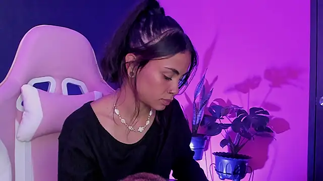 Snapshot of Juanadearco5 chatting on February 23, 9:05 pm Juanadearco5 online show from February 23, 9:05 pm