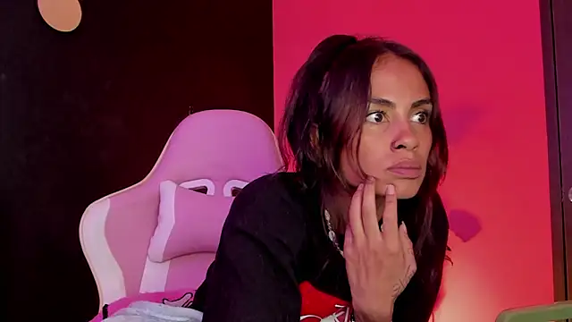 Snapshot of Juanadearco5 chatting on March 4, 3:48 pm Juanadearco5 online show from March 4, 3:48 pm