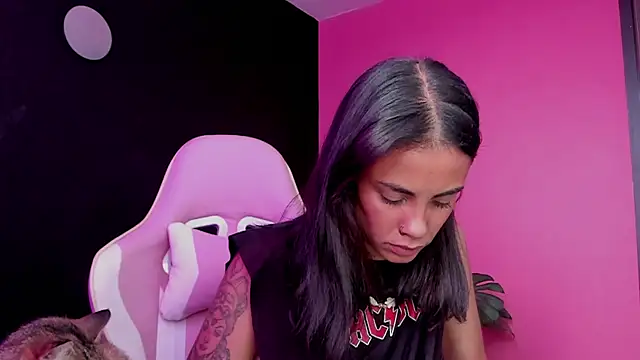 Snapshot of Juanadearco5 chatting on March 12, 3:07 pm Juanadearco5 online show from March 12, 3:07 pm