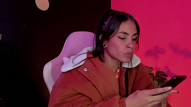 Snapshot of Juanadearco5 chatting on March 13, 9:37 pm Juanadearco5 online show from March 13, 9:37 pm