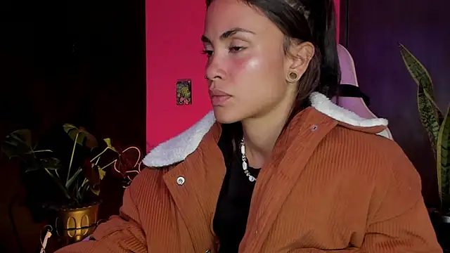 Snapshot of Juanadearco5 chatting on March 14, 9:21 pm Juanadearco5 online show from March 14, 9:21 pm