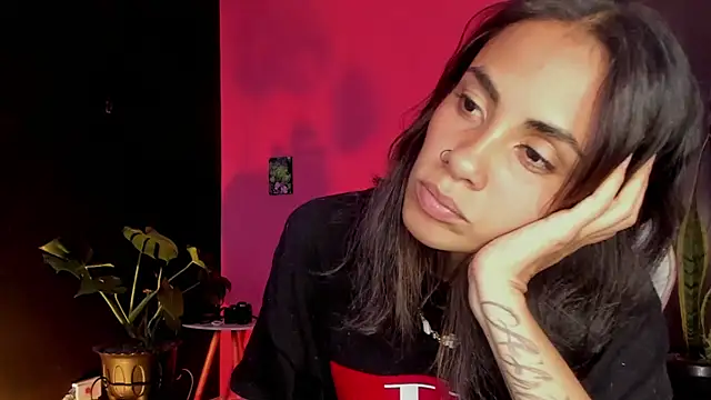 Snapshot of Juanadearco5 chatting on March 17, 9:45 pm Juanadearco5 online show from March 17, 9:45 pm