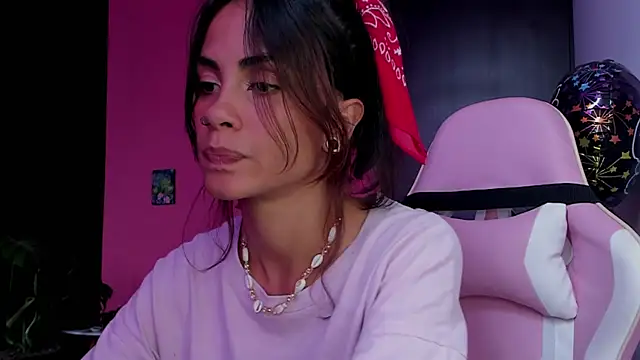 Snapshot of Juanadearco5 chatting on March 19, 5:50 pm Juanadearco5 online show from March 19, 5:50 pm