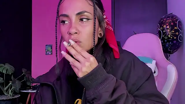 Snapshot of Juanadearco5 chatting on March 20, 1:37 pm Juanadearco5 online show from March 20, 1:37 pm