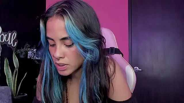 Snapshot of Juanadearco5 chatting on December 16, 8:25 pm Juanadearco5 online show from December 16, 8:25 pm