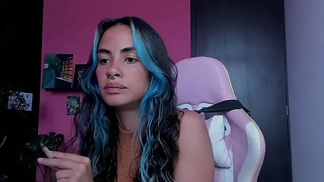 Snapshot of Juanadearco5 chatting on December 18, 6:03 pm Juanadearco5 online show from December 18, 6:03 pm