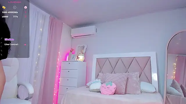 Snapshot of ania_sweet18 chatting on February 22, 12:16 am ania sweet18 online show from February 22, 12:16 am